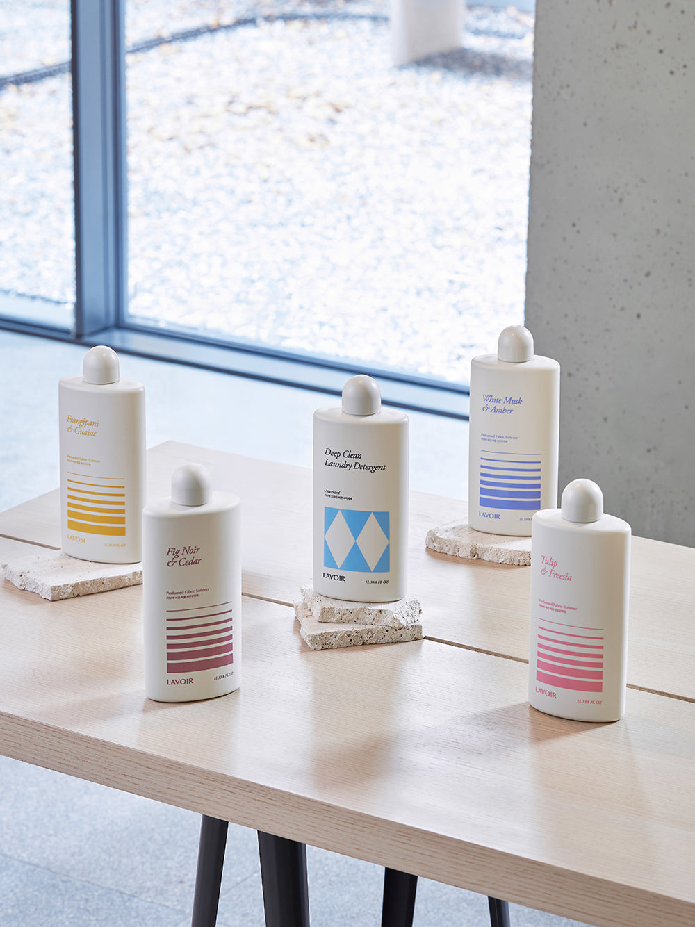 LAVOIR 純素香水衣物柔軟精 1L 白麝香 &amp; 琥珀